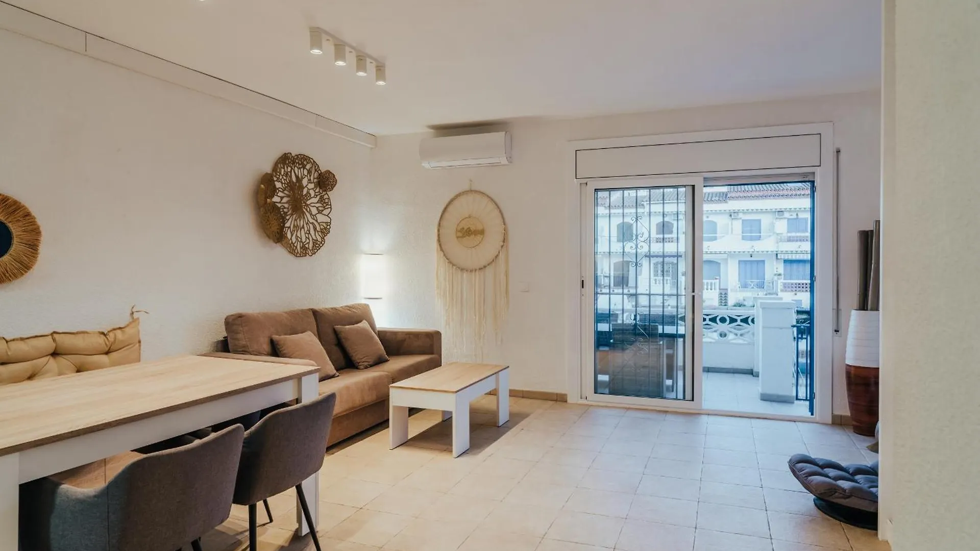 Apartment Welcs Apartamento 199 Emp Frente Al Canal Empuriabrava Spanien